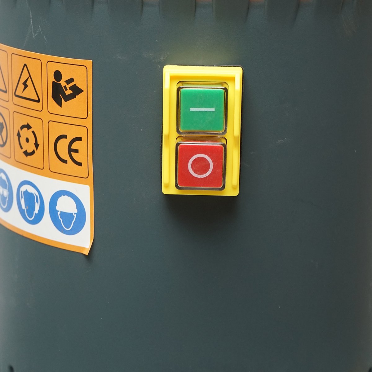 Moara cereale electrica 1 KW, 220V, rezervor 25L, 19000 r/min, capacitate 240 Kg/h, 5 site incluse